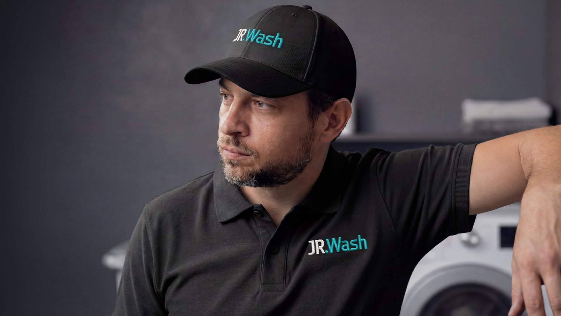 Técnico JR.Wash de perfil